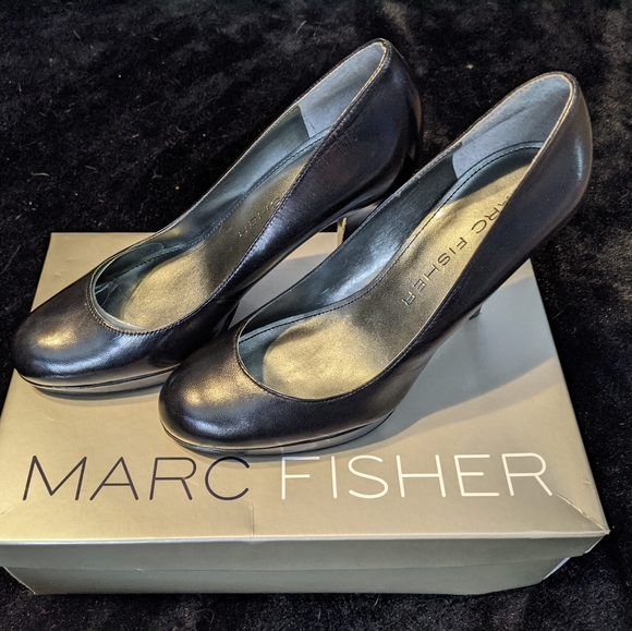 Marc fisher barely worn black heels - Picture 1 of 4